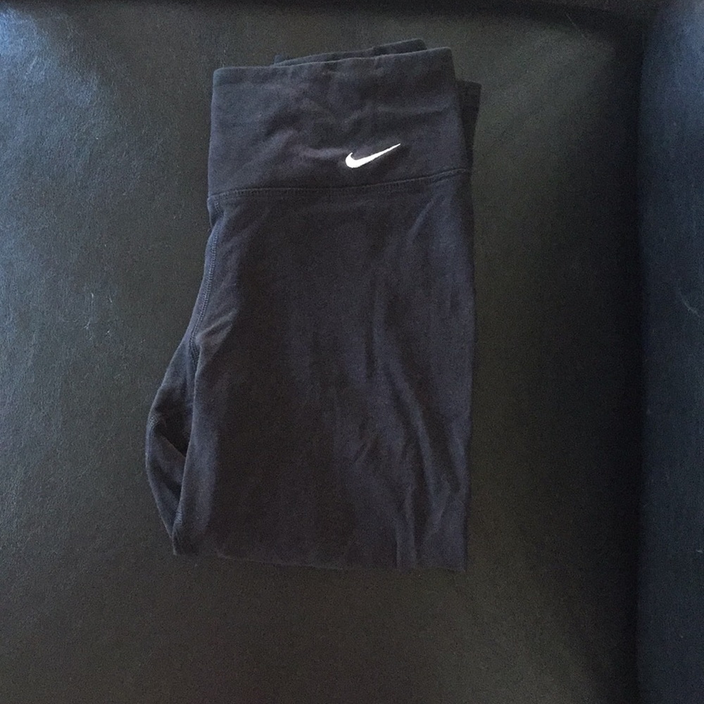 nike yoga capri pants
